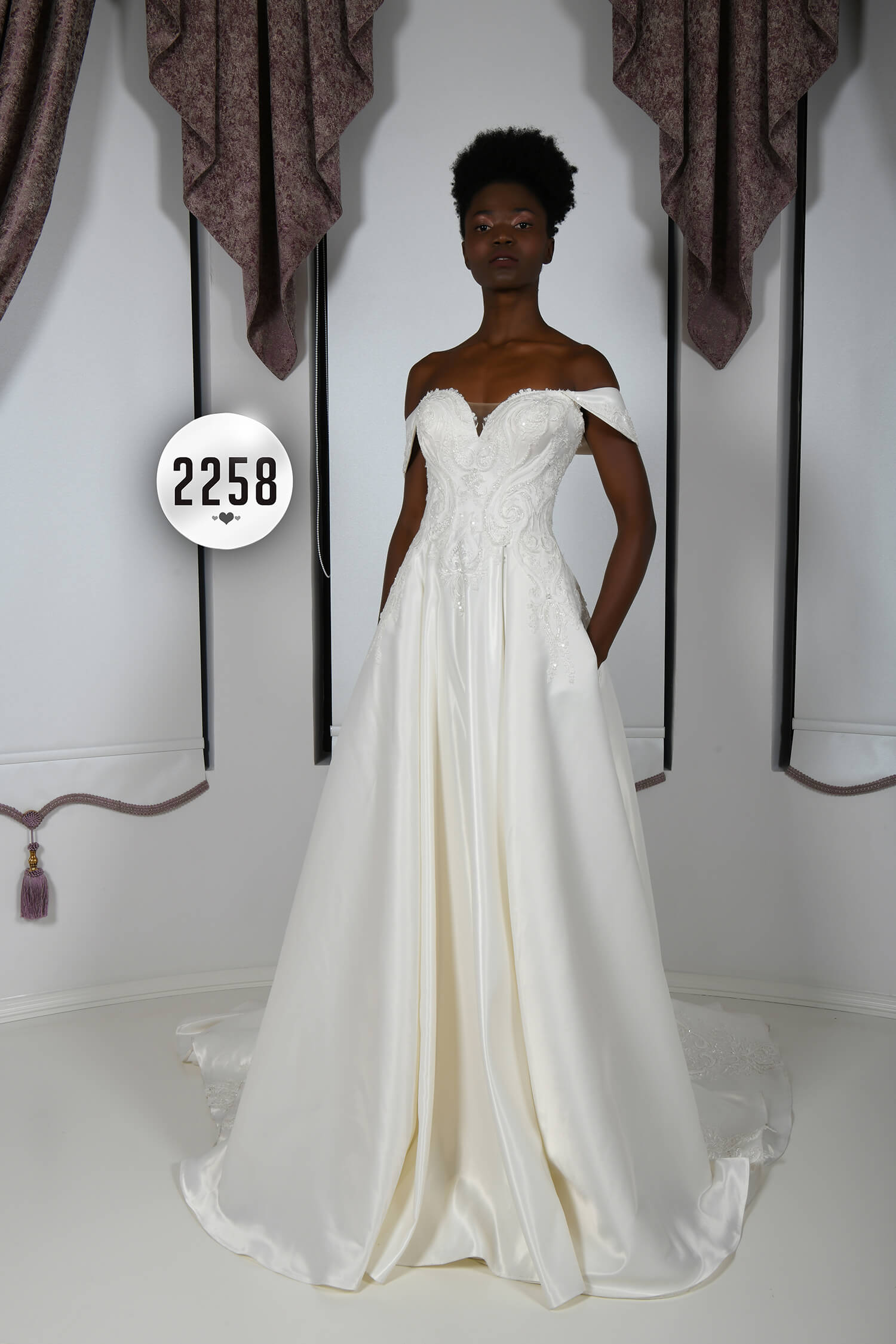 Demountable Bishop Sleeve Helen Wedding Dress Model with Back Decollete